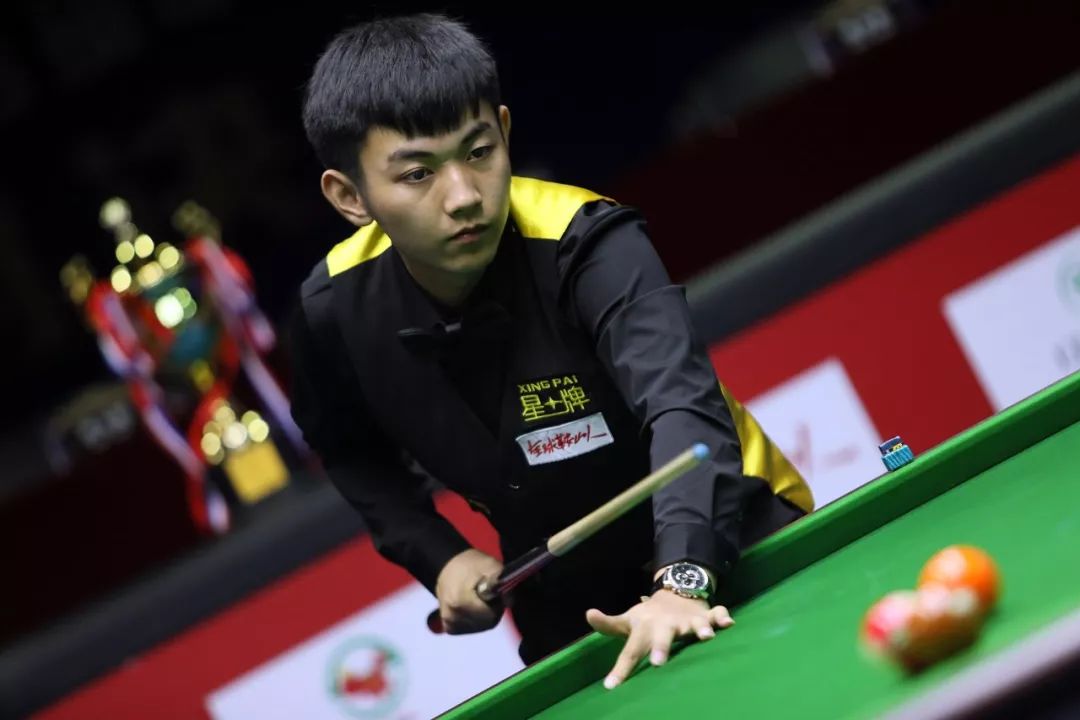 和球员们努 和球员们努